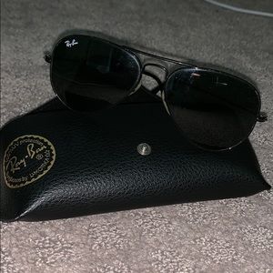Black aviator Ray-Bans with case
